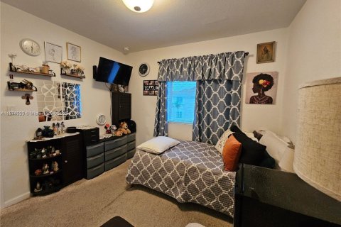 Снять в аренду таунхаус в Хомстед, Флорида 4 спальни, 127.65м2, № 1926000 - фото 17