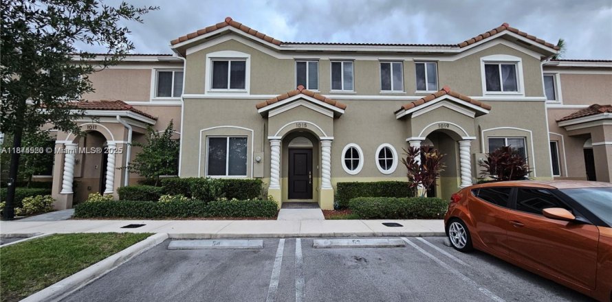 Таунхаус в Хомстед, Флорида 4 спальни, 127.65м2 № 1926000