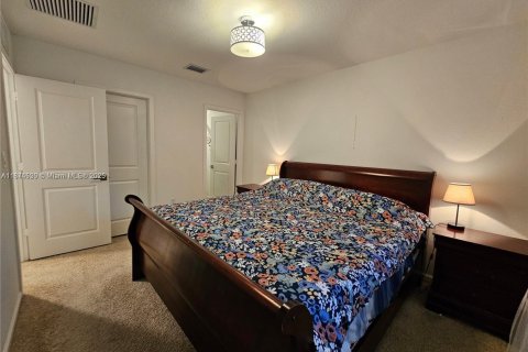 Снять в аренду таунхаус в Хомстед, Флорида 4 спальни, 127.65м2, № 1926000 - фото 22