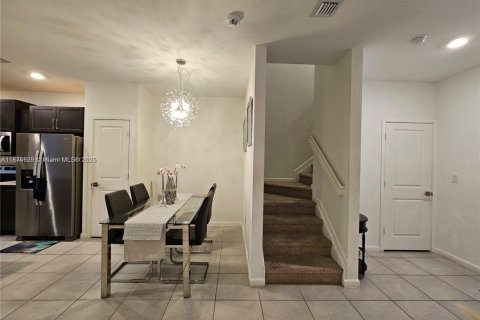 Снять в аренду таунхаус в Хомстед, Флорида 4 спальни, 127.65м2, № 1926000 - фото 14