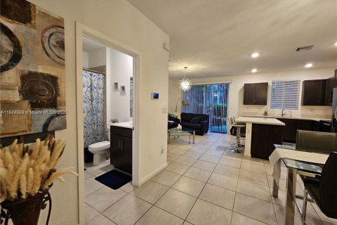 Снять в аренду таунхаус в Хомстед, Флорида 4 спальни, 127.65м2, № 1926000 - фото 6