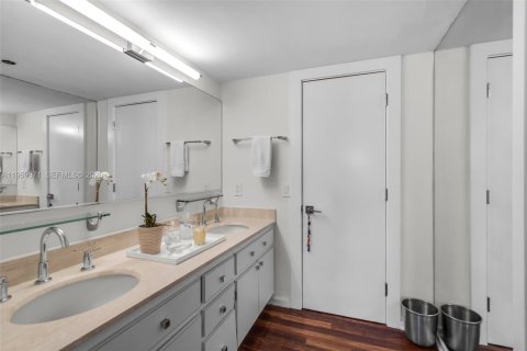 Купить кондоминиум в Ки-Бискейн, Флорида 3 спальни, 187.01м2, № 2025227 - фото 25