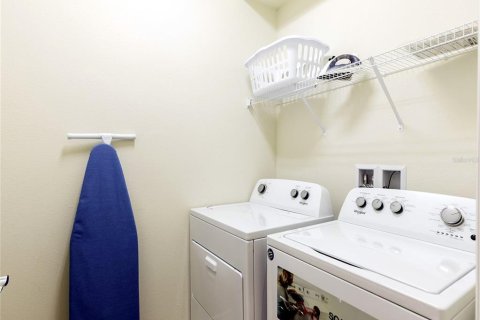 Casa en venta en Kissimmee, Florida, 7 dormitorios, 307.88 m2 № 1825417 - foto 25
