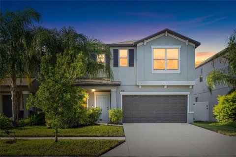 House in Tampa, Florida 6 bedrooms, 242.85 sq.m. № 2299948