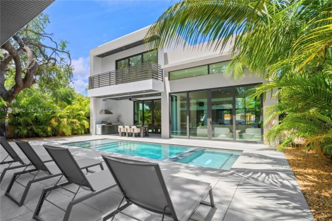 Villa ou maison à vendre à Miami, Floride: 5 chambres, 331.38 m2 № 2086892 - photo 2