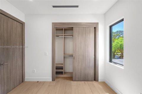 Villa ou maison à vendre à Miami, Floride: 5 chambres, 331.38 m2 № 2086892 - photo 30