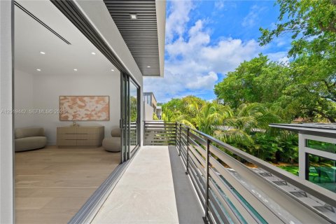 Villa ou maison à vendre à Miami, Floride: 5 chambres, 331.38 m2 № 2086892 - photo 18
