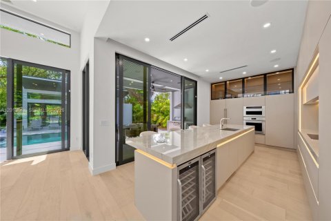 Villa ou maison à vendre à Miami, Floride: 5 chambres, 331.38 m2 № 2086892 - photo 10