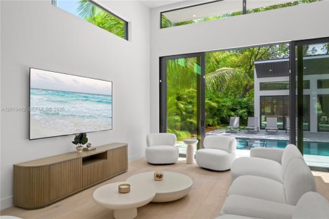 Villa ou maison à vendre à Miami, Floride: 5 chambres, 331.38 m2 № 2086892 - photo 9