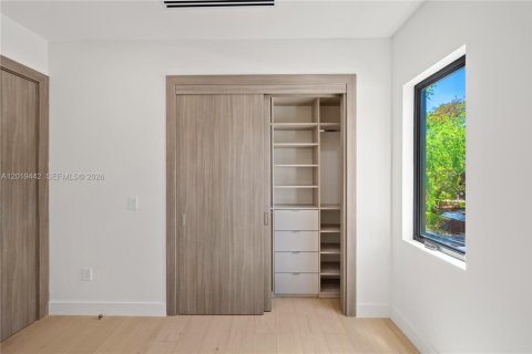 Villa ou maison à vendre à Miami, Floride: 5 chambres, 331.38 m2 № 2086892 - photo 27
