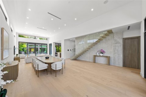 Villa ou maison à vendre à Miami, Floride: 5 chambres, 331.38 m2 № 2086892 - photo 6