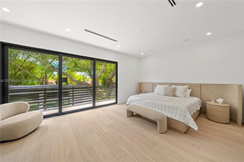Villa ou maison à vendre à Miami, Floride: 5 chambres, 331.38 m2 № 2086892 - photo 16
