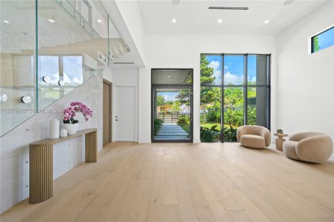 Villa ou maison à vendre à Miami, Floride: 5 chambres, 331.38 m2 № 2086892 - photo 5
