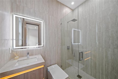 Villa ou maison à vendre à Miami, Floride: 5 chambres, 331.38 m2 № 2086892 - photo 26