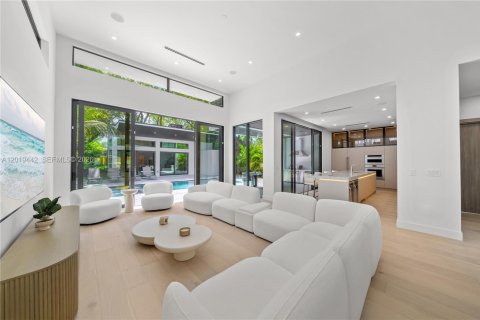 Villa ou maison à vendre à Miami, Floride: 5 chambres, 331.38 m2 № 2086892 - photo 8