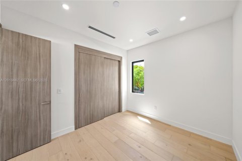 Villa ou maison à vendre à Miami, Floride: 5 chambres, 331.38 m2 № 2086892 - photo 28