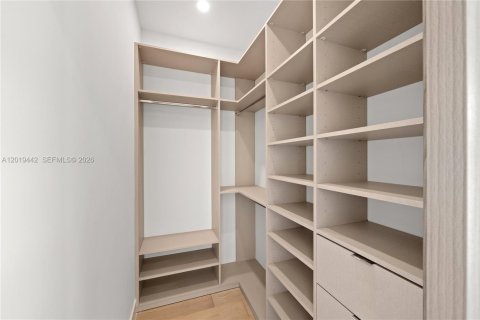 Villa ou maison à vendre à Miami, Floride: 5 chambres, 331.38 m2 № 2086892 - photo 21