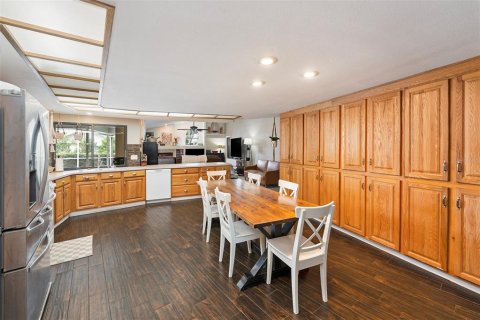 House in Palm Harbor, Florida 4 bedrooms, 306.3 sq.m. № 1835816 - photo 8