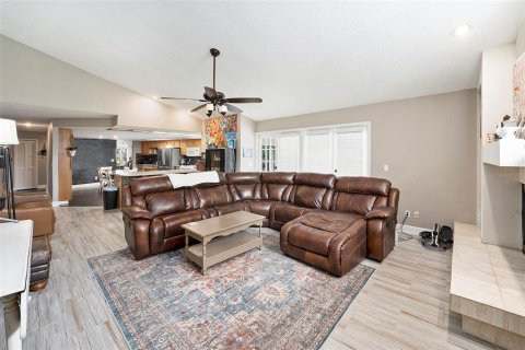 House in Palm Harbor, Florida 4 bedrooms, 306.3 sq.m. № 1835816 - photo 9