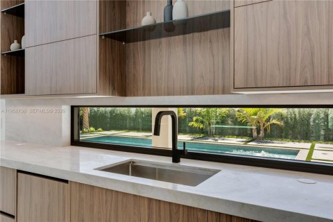 Casa en venta en Miami, Florida, 5 dormitorios № 2020719 - foto 27