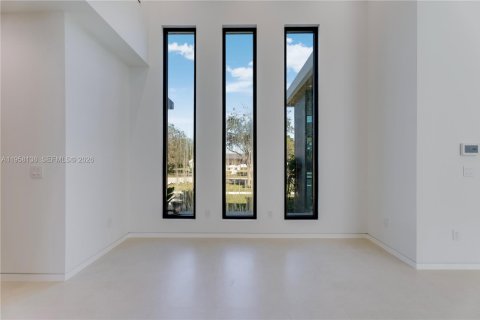 Casa en venta en Miami, Florida, 5 dormitorios № 2020719 - foto 14