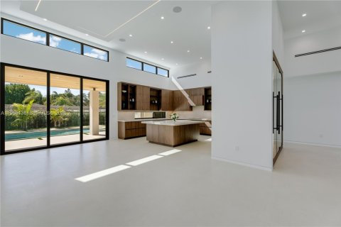 Casa en venta en Miami, Florida, 5 dormitorios № 2020719 - foto 19