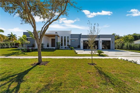 House in Miami, Florida 5 bedrooms № 2020719