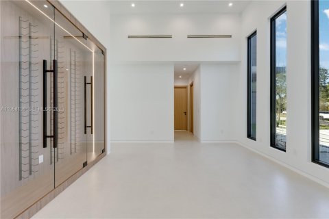 Casa en venta en Miami, Florida, 5 dormitorios № 2020719 - foto 12