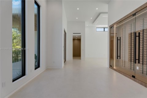 Casa en venta en Miami, Florida, 5 dormitorios № 2020719 - foto 15