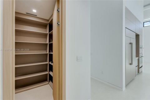 Casa en venta en Miami, Florida, 5 dormitorios № 2020719 - foto 30