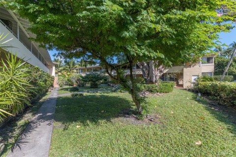 Condominio en venta en Bal Harbour, Florida, 1 dormitorio, 72.37 m2 № 1977009 - foto 6