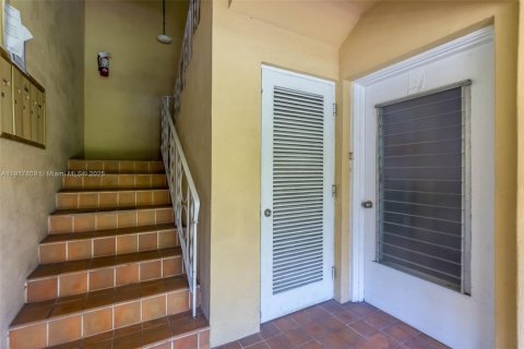 Condominio en venta en Bal Harbour, Florida, 1 dormitorio, 72.37 m2 № 1977009 - foto 9