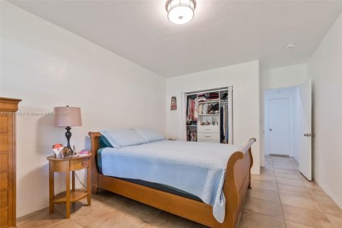 Condominio en venta en Bal Harbour, Florida, 1 dormitorio, 72.37 m2 № 1977009 - foto 13