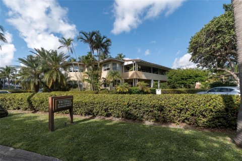 Condominio en venta en Bal Harbour, Florida, 1 dormitorio, 72.37 m2 № 1977009 - foto 1