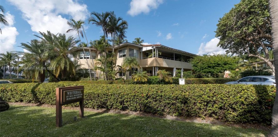 Condominio en Bal Harbour, Florida, 1 dormitorio № 1977009