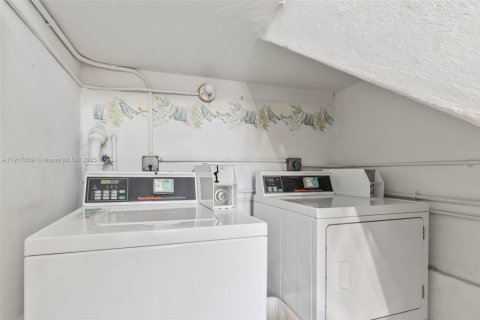 Condominio en venta en Bal Harbour, Florida, 1 dormitorio, 72.37 m2 № 1977009 - foto 20