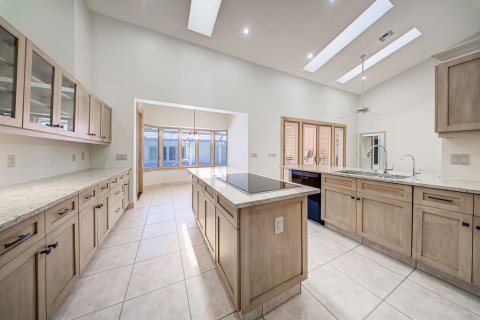 House in Wellington, Florida 4 bedrooms, 331.01 sq.m. № 2183744 - photo 18