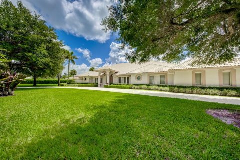 House in Wellington, Florida 4 bedrooms, 331.01 sq.m. № 2183744 - photo 9