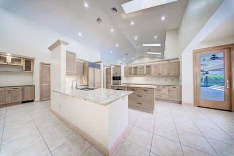 House in Wellington, Florida 4 bedrooms, 331.01 sq.m. № 2183744 - photo 20