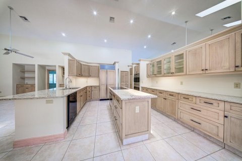 House in Wellington, Florida 4 bedrooms, 331.01 sq.m. № 2183744 - photo 19