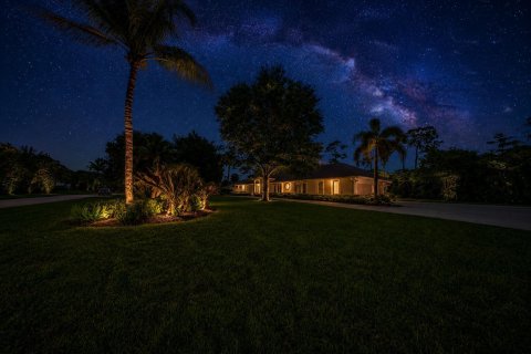 House in Wellington, Florida 4 bedrooms, 331.01 sq.m. № 2183744 - photo 8