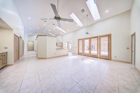 House in Wellington, Florida 4 bedrooms, 331.01 sq.m. № 2183744 - photo 25