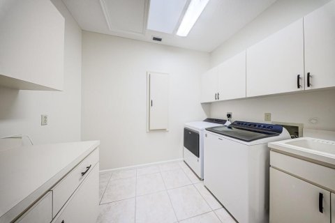 House in Wellington, Florida 4 bedrooms, 331.01 sq.m. № 2183744 - photo 26