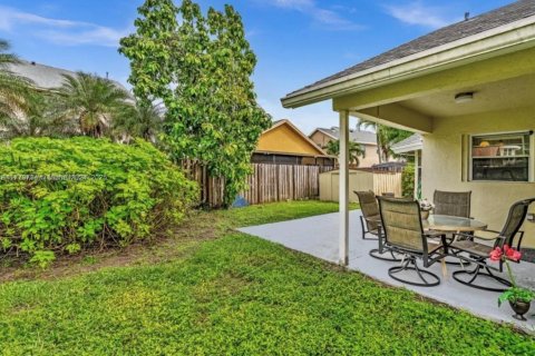 House in Sunrise, Florida 3 bedrooms, 128.39 sq.m. № 1691573 - photo 8