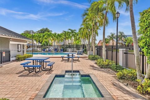 House in Sunrise, Florida 3 bedrooms, 128.39 sq.m. № 1691573 - photo 16