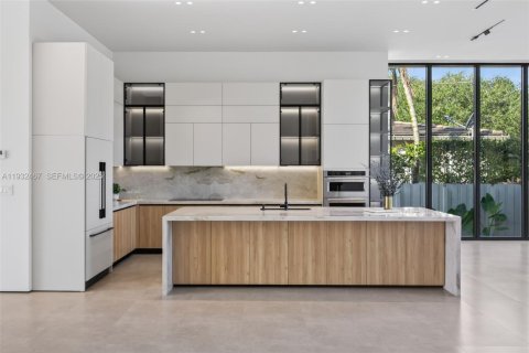 Купить виллу или дом в Майами-Спрингс, Флорида 4 спальни, 111.67м2, № 1991368 - фото 6