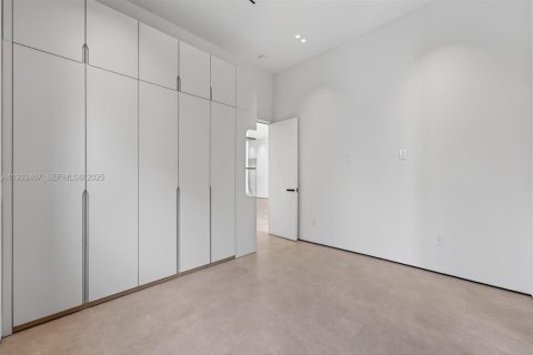 Купить виллу или дом в Майами-Спрингс, Флорида 4 спальни, 111.67м2, № 1991368 - фото 26