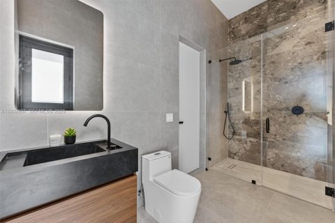 Купить виллу или дом в Майами-Спрингс, Флорида 4 спальни, 111.67м2, № 1991368 - фото 25