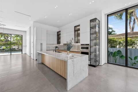 Купить виллу или дом в Майами-Спрингс, Флорида 4 спальни, 111.67м2, № 1991368 - фото 8