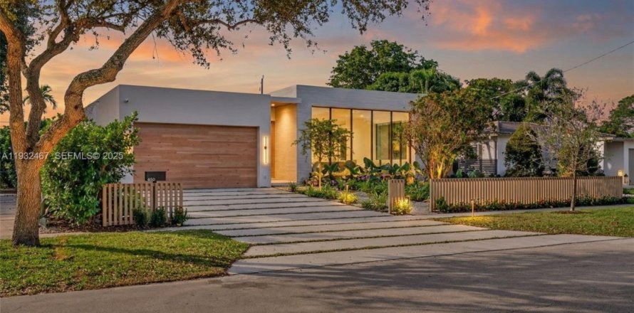 Дом в Майами-Спрингс, Флорида 4 спальни, 111.67м2 № 1991368